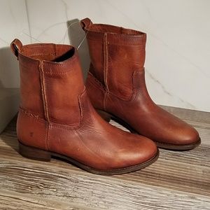 NIB Frye Cara Short Cognac Genuine Leather Boots